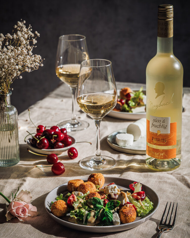 Gemütliche Tischszene